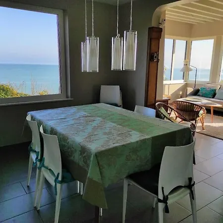 度假居 For 8 People